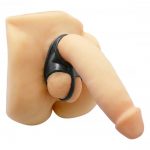 Modelo Anillo para testiculos BDSM