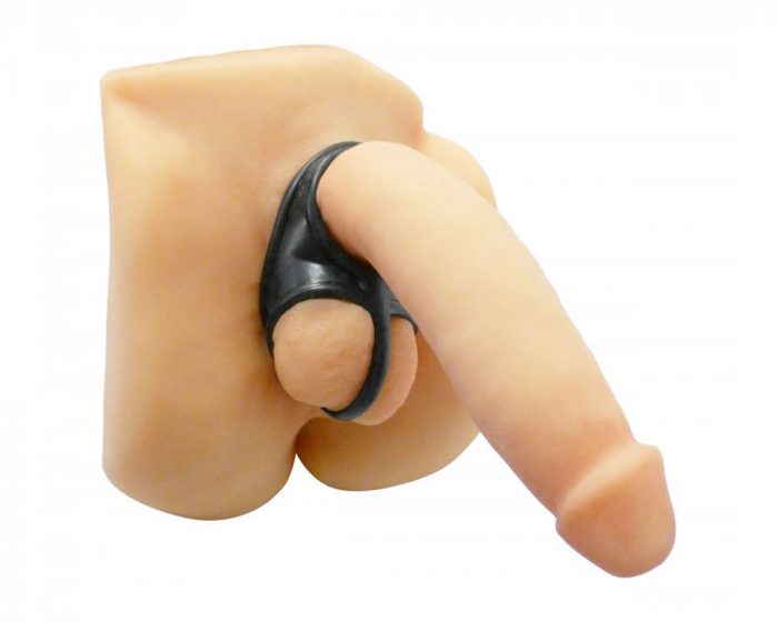 Modelo Anillo para testiculos BDSM