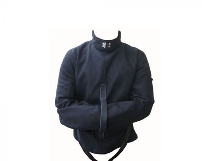 camisa de fuerza strict leather anterior.