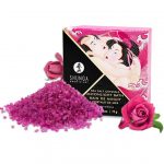 Sales de baño con fragancia rosas.