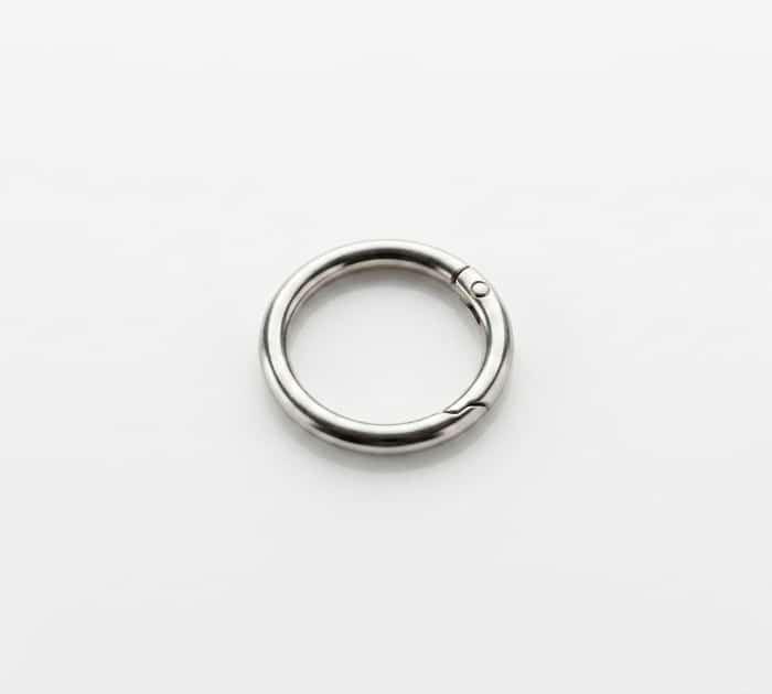 Elegante argolla mosquetón BDSM de 32.5mm